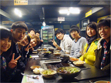 华旅在韩学子 烤肉店聚餐